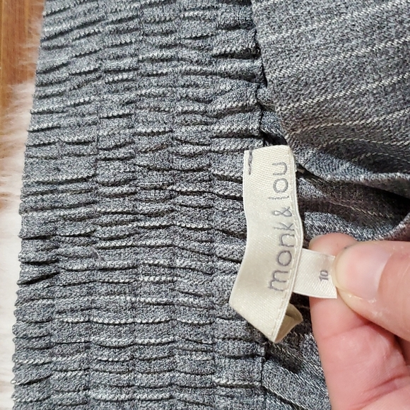 Monk and Lou Paper bag waist skirt in size 10. - Picture 3 of 4